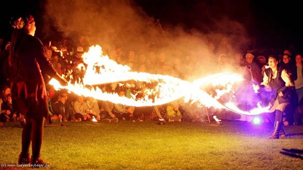 Feuerkünstlerinnen aus Thüringen bezaubern Ihre Veranstaltung